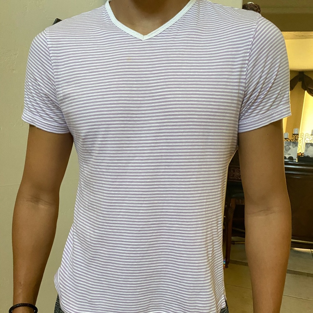 Men’s V-neck striped t-shirt